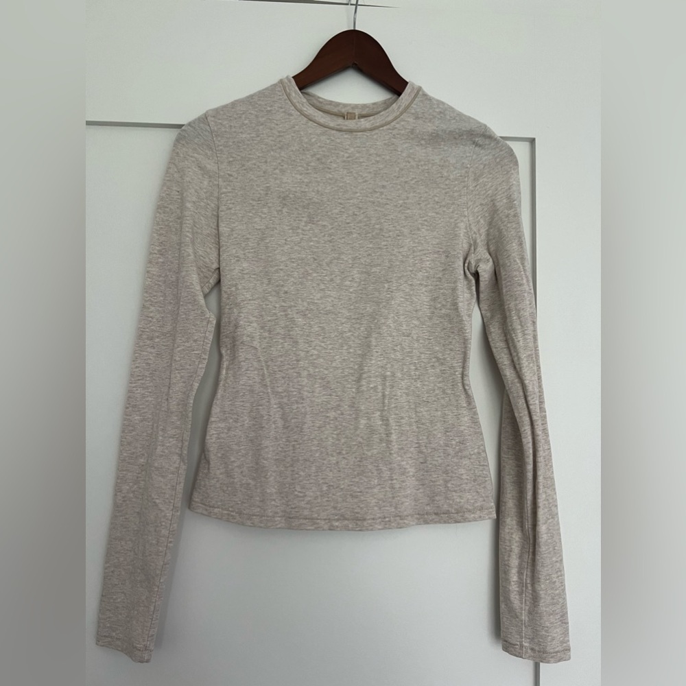 Skims Cotton Jersey Long Sleeve T-Shirt in Heather Oatmeal Size Medium
